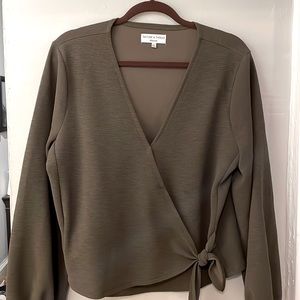 MADEWELL FAUX WRAP BALLOON SLEEVE TOP.